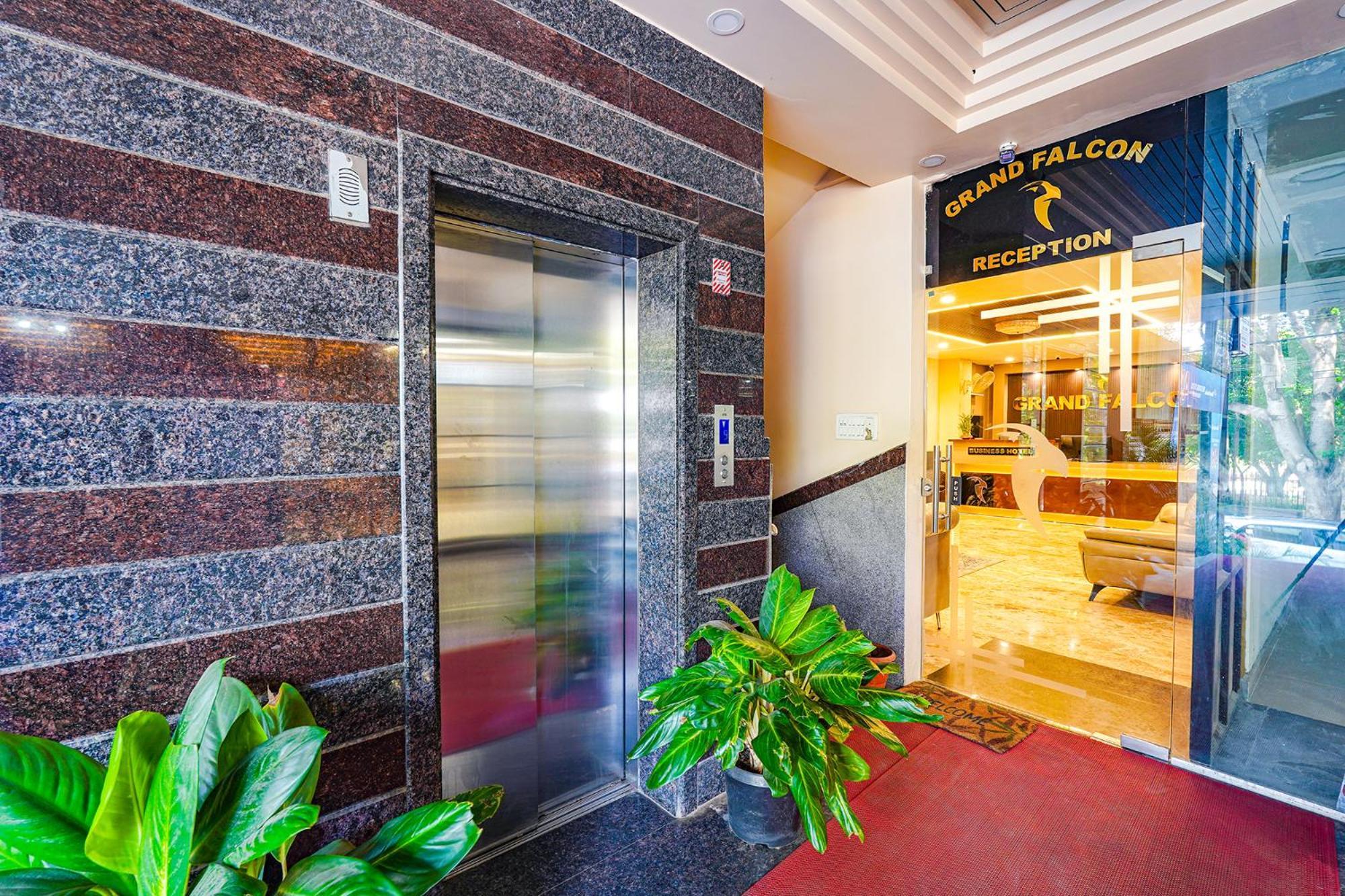 Fabhotel Grand Falcon Бангалор Экстерьер фото