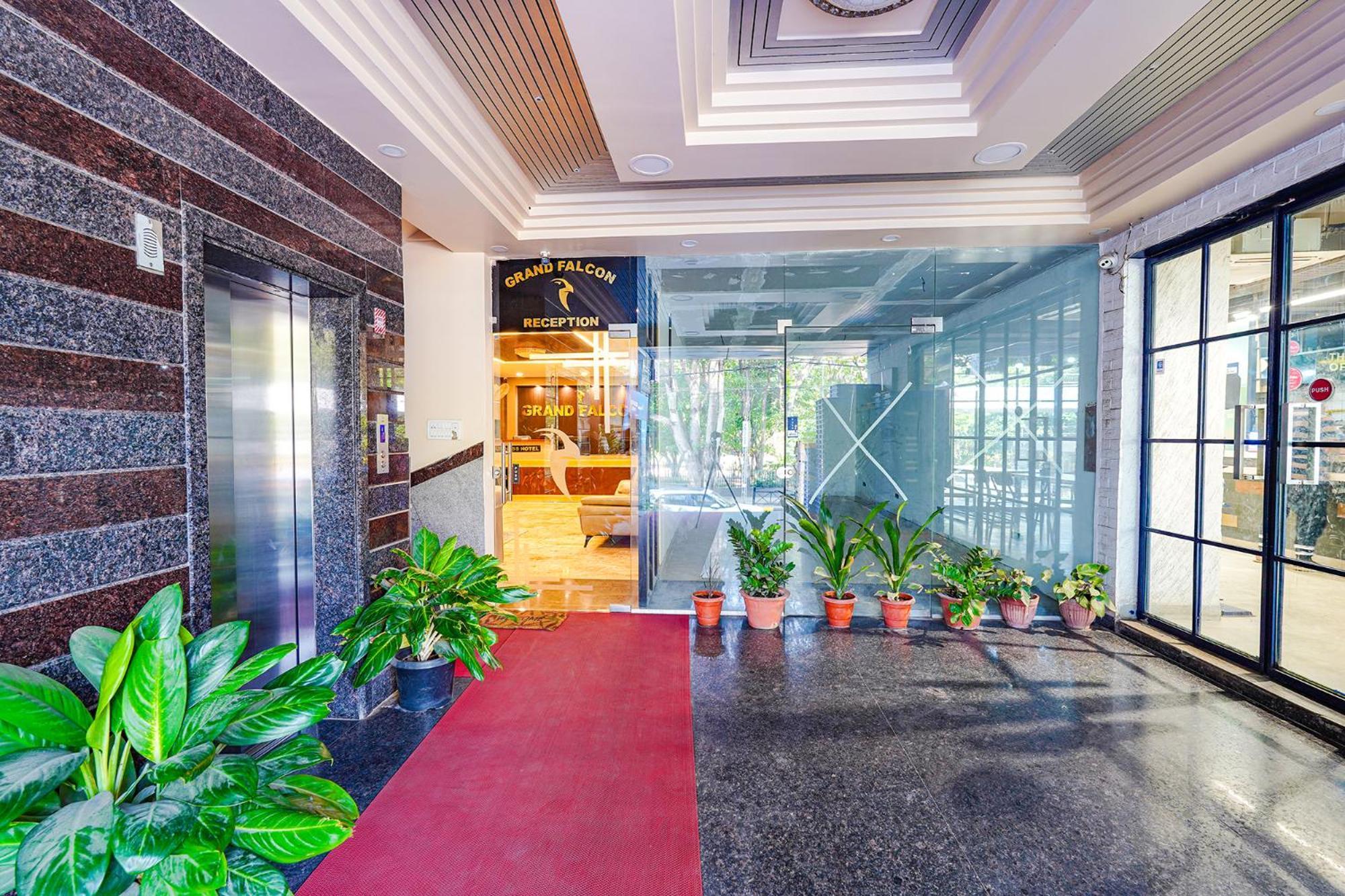 Fabhotel Grand Falcon Бангалор Экстерьер фото